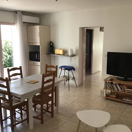 Appartement avec extérieur et parking gratuit-3