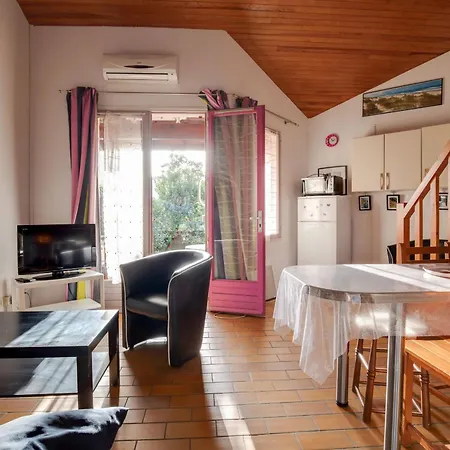 Maison Mitoyenne A 300M De La Plage Avec Jardin Et Parking, 4 Pers - Fr-1-521-164-2