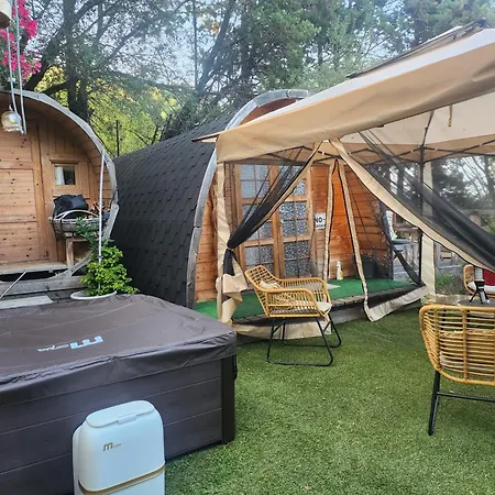 Chalet en bois avec Jacuzzi Privé et Piscine-3