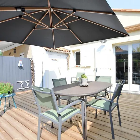 Maison agréable avec terrasse privée, proche plage et commerces - FR-1-705-4-3
