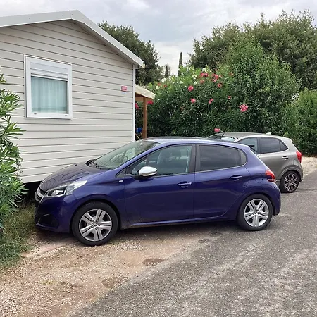 Frejus tout confort, maxi 420 m des piscines, climatisation,plus ventilation toutes les chambres, linge de lit et de toilette , coffre fort, lavé vaisselle machine à laver grande terrasse couverte velos et wifi possible-2