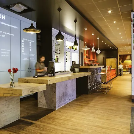 ibis Versailles Château-3