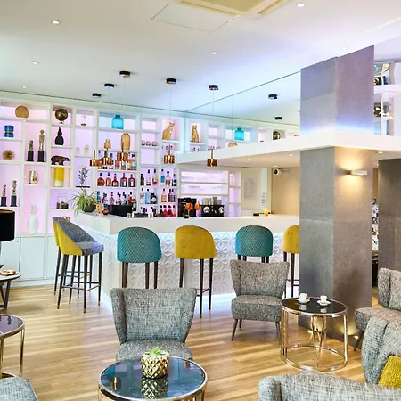 Best Western Plus Hotel Carlton Annecy-3
