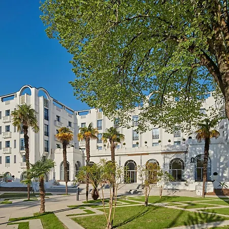 Hotel&Spa Vacances Bleues Le Splendid-3