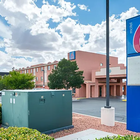 Motel 6-Page, Az-3