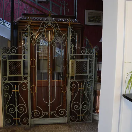 The Originals Boutique, Hôtel Terminus, Bourg-en-Bresse Gare (Qualys-Hotel)-3