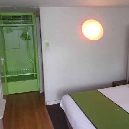 Campanile Hotel Chantilly-2