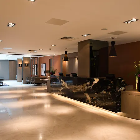 Clayton Hotel Chiswick-3