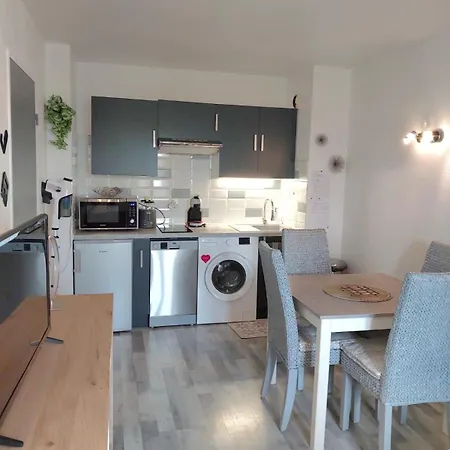 Cosy appartement dans une villa avec piscine, proche du centre et de la mer-3