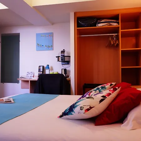 Cit'Hotel Du Port Rhu-3