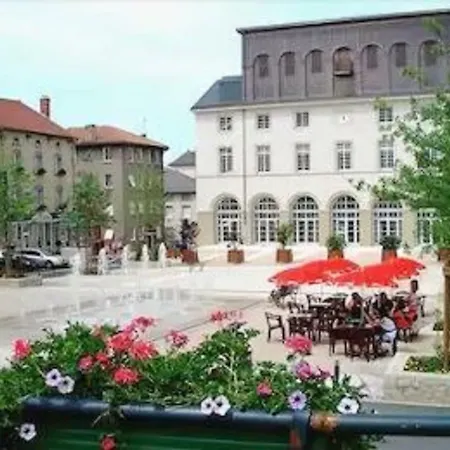 Hôtel Logis Le Bourbon-3
