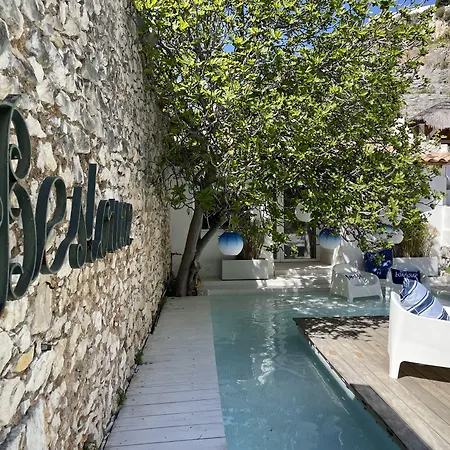 Hotel de La Plage - Mahogany-3