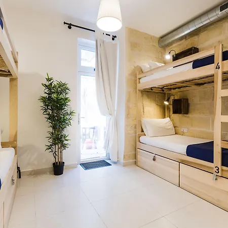Two Pillows Boutique Hostel-2
