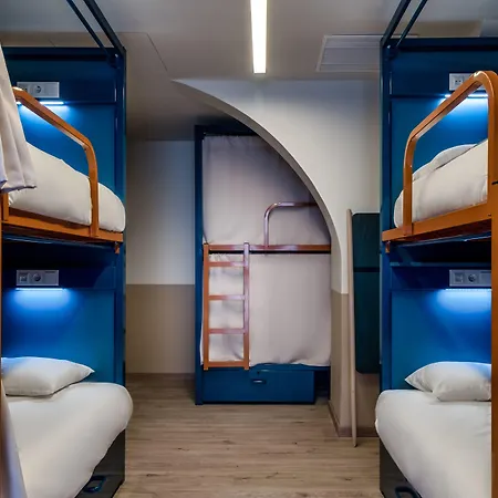 Amistat Beach Hostel Barcelona-3
