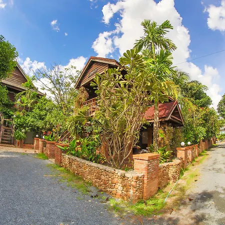 Natural Bungalows Restaurant And Bar-3
