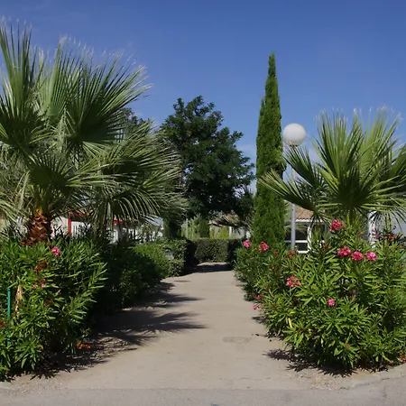 Camping Hameau Des Cannisses-3