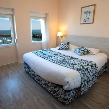 Hotel De La Mer-2