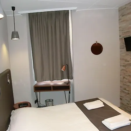 Hotel Sur Le Quai-3