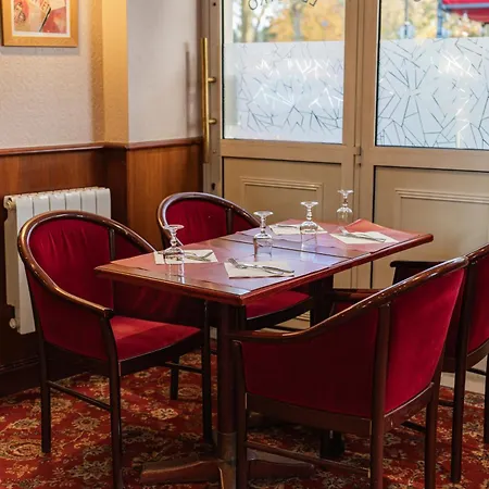 BRIT HOTEL Le Lion d'Or CHINON-2