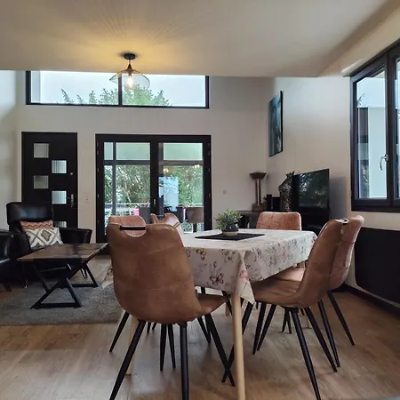 Villa Papillon***. Location appartement 1er étage.-2