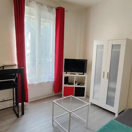 Charming Parisian Studio!-2