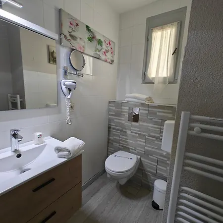 Auberge Des Pins-2