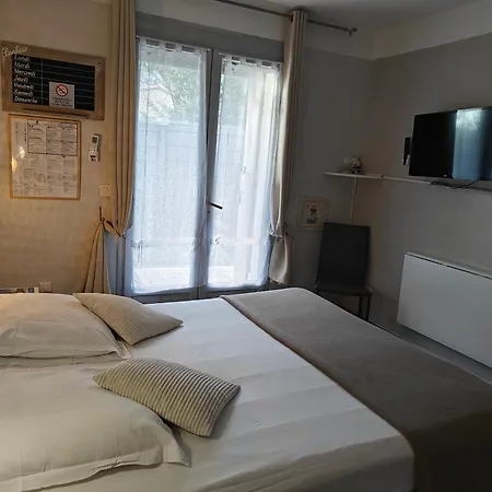 Auberge Des Pins-3