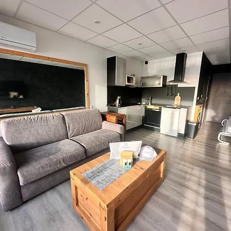 Studio avec terrasse et parking vue Port Camargue-2