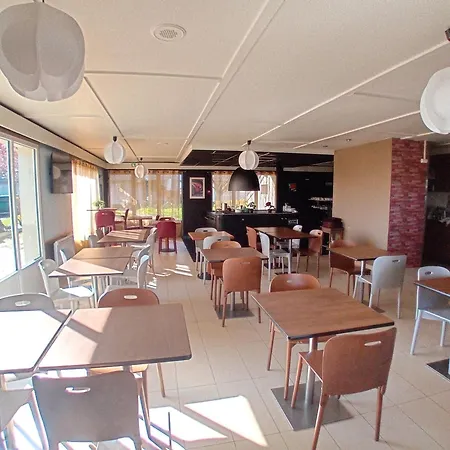 Hôtel Restaurant Campanile Laval-2