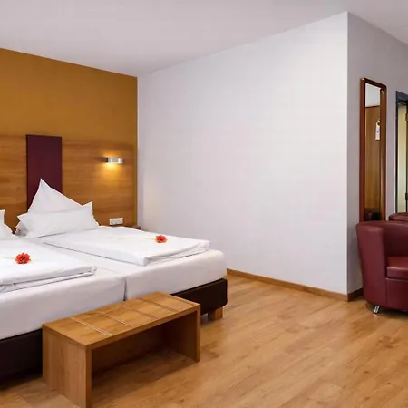 Tiptop Hotel Burgschmiet Garni-3