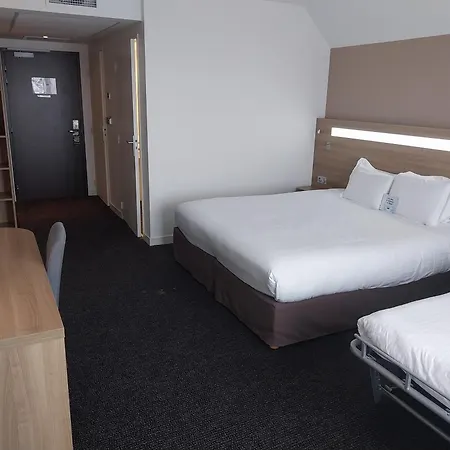 Kyriad Hotel Laval-3