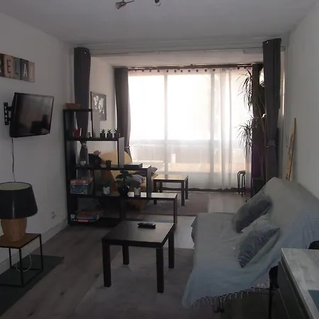 Studio sur le port, climatisation, wifi, piscine, lave-linge-2