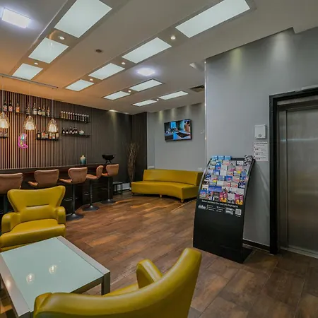 Ramada By Wyndham Frankfurt Central Station-3