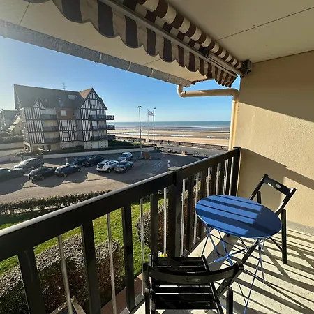 Appartement 3 pièces en front de mer avec balcons, à Cabourg, proche centre-ville. - FR-1-487-275-3