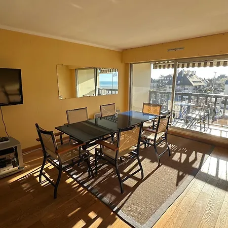 Appartement 3 pièces en front de mer avec balcons, à Cabourg, proche centre-ville. - FR-1-487-275-2