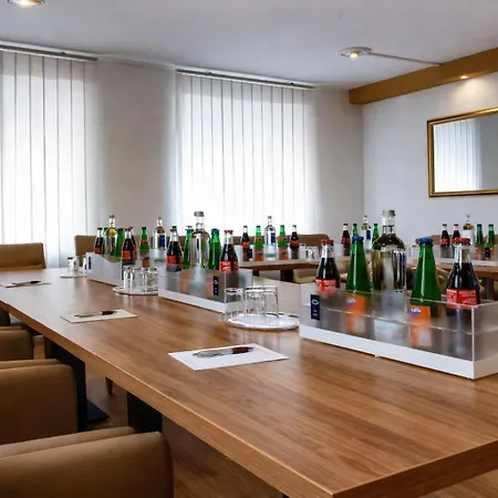 Tiptop Hotel Burgschmiet Garni-2