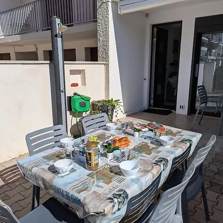 Sol-y-Days California, Superbe appartement rénové en RDC avec Parking, belle terrasse ombragée, à 200m de la plage-3