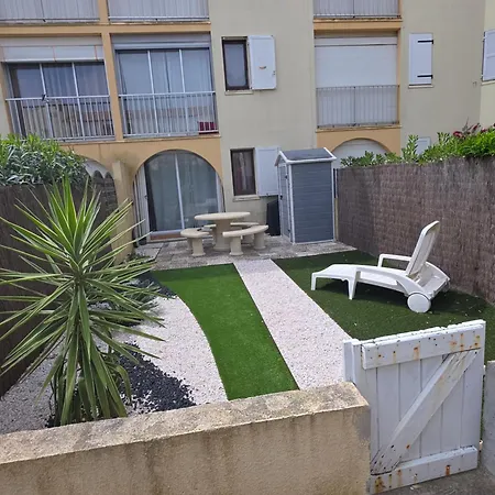 Appartement T2 avec son rez de jardin de 40 m2 5 couchages 250m de la plage et 15km de l'Arena-2