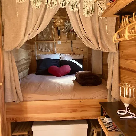 Roulotes de charme avec piscine chauffée et bain nordique à Uzès-2