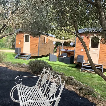 Roulotes de charme avec piscine chauffée et bain nordique à Uzès-3