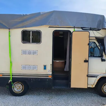 chambre en camping car-3