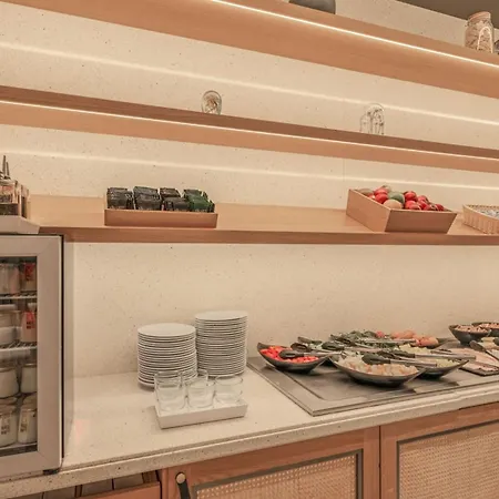 Holiday Inn Nice - Port St Laurent By Ihg-3