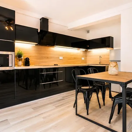 COSY Appartement confort de 50m2 à 150m de la Mer et du Centre ville, parking gratuit-2