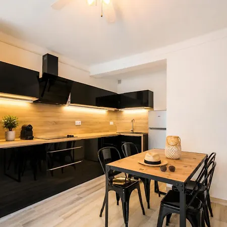 COSY Appartement confort de 50m2 à 150m de la Mer et du Centre ville, parking gratuit-3
