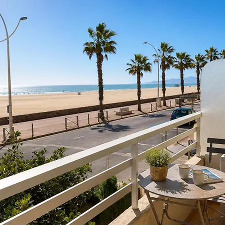 PLAGE Splendide Vue Mer depuis la chambre et le salon cuisine, 20m de la plage!-2