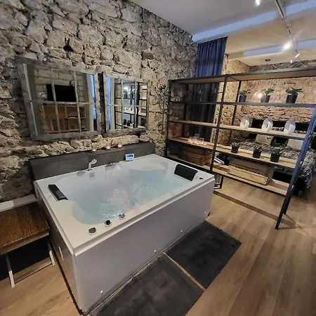 Loft Déco tout confort au coeur du quartier Haut-3