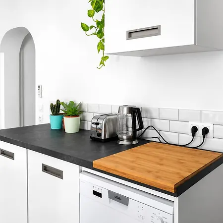 Beautifully Bright Apartment In Old Town Saint-Tropez-3