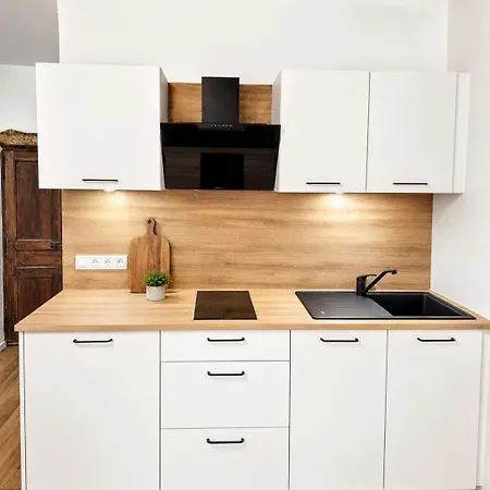 Elegant Flat In Old Town, 2 Mins Walk To Lake-3