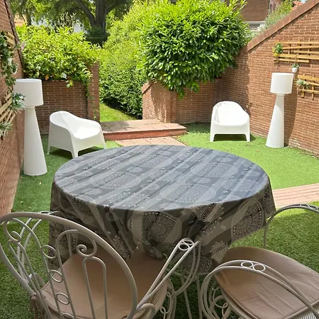 Alojamientos Castellana Jardin 1 Y 2 Parking Y Piscina Gratis!!-3