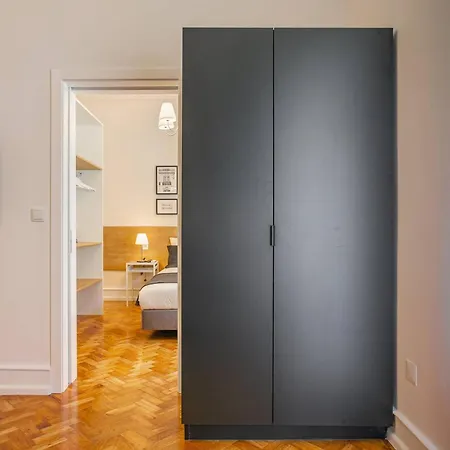 Home Out Rooms & Apartments-3